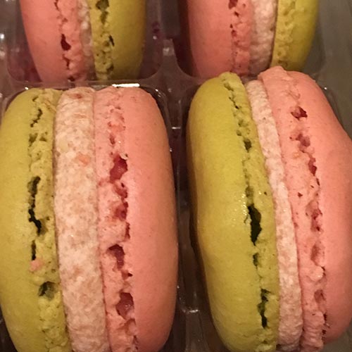 Petit macaron rhubarbe