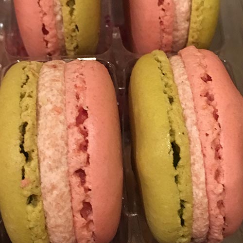 Petit macaron rhubarbe