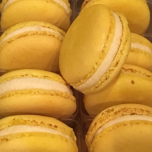 Petit macaron citron-menthe